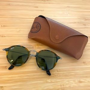 Ray-Ban Round Fleck Sunglasses